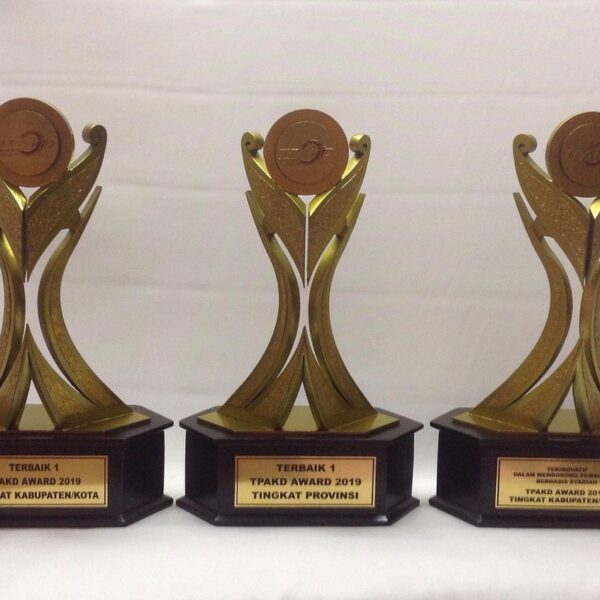 trophy 8